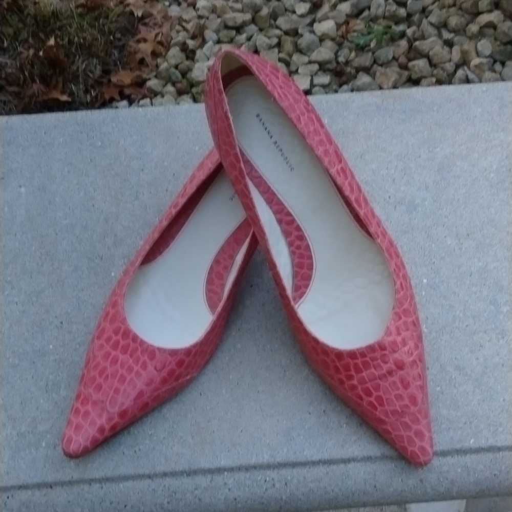 Banana Republic Leather kitten heels, French Pink 🩷 croc, Italy, size 9
